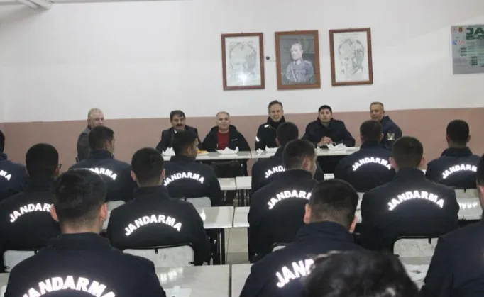 Dinar İlçe Belediye Başkanı Nihat Sarı, Yeni Yıl'ı kurumları ziyaret ederek kutladı