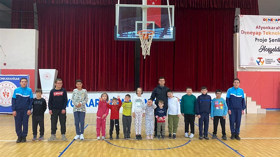 Afyon'da Özel Sporcular Mutlu Çarşamba'da Buluştu