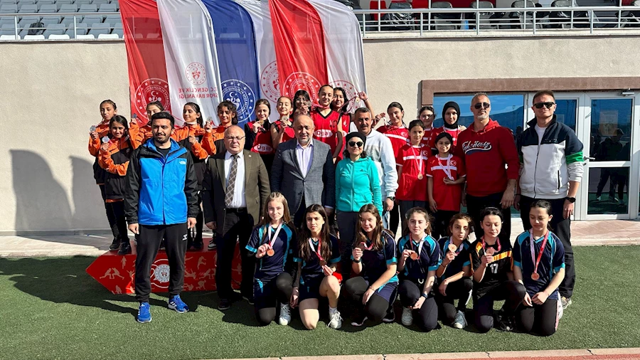 Afyonkarahisar'da Küçükler Atletizm Müsabakaları