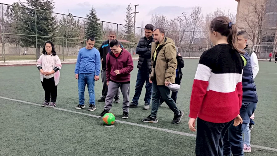 İl Müdürü Kasapoğlu, Down Sendromlu Gençlerle Buluştu