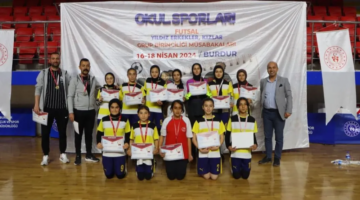 Çayırbağ Gazi Ortaokulu Yıldız Kız Futsal Takımı Bölge Şampiyonu Oldu