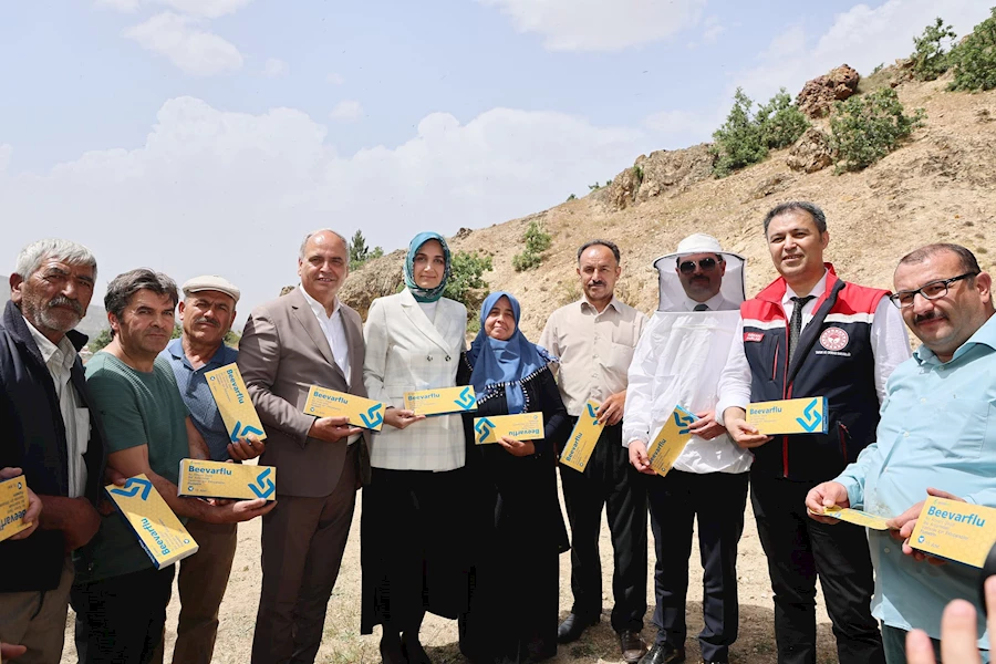 Afyon Valisi Yiğitbaşı, Arıcılara Varroa Mücadelesi İçin İlaç Dağıttı