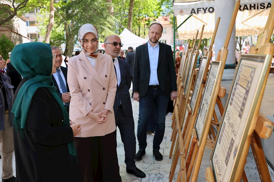 Afyonkarahisar Valisi Hayır Çarşısı Programına Katıldı