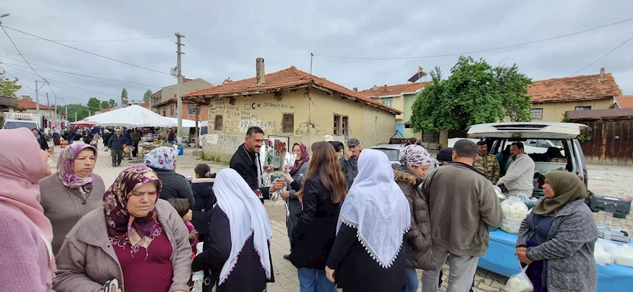 Düzağaç’ta Başkan Çetinkaya anneleri unutmadı