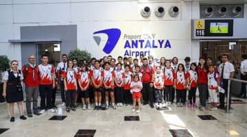 Antalya Büyükşehir izcileri havalimanını gezdi