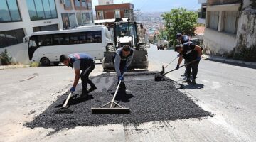 Bayraklı’da yollar yenileniyor