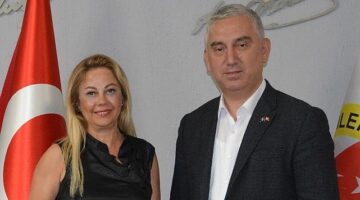 Bergama Belediye Başkanı Prof. Dr. Tanju Çelik İzmir Gazeteciler Cemiyeti Başkanı Dilek Gappi’i Ziyaret Etti