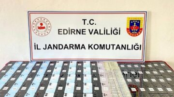 Edirne’de kaçak cep telefonu ve dolar ele geçirildi!