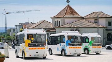 İstanbul Büyükşehir Belediyesi, diğer 38 ilçede olduğu gibi Adalar ilçesinde de toplu ulaşım hizmeti veriyor