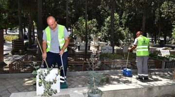 İzmir’de bayram öncesi mezarlıklar için özel bakım