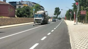 Kocaeli’de Kartepe İzmit Caddesine yol çizgisi