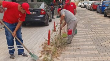 Menderes Belediyesi’nde Yol Temizliği