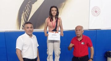 Nevşehir Belediyesi sporcuları, Mersin’de katıldıkları Kick Boks Türkiye Şampiyonası Grup Seçmeleri müsabakalarında önemli dereceler elde etti