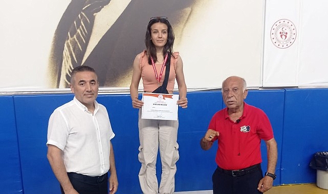 Nevşehir Belediyesi sporcuları, Mersin’de katıldıkları Kick Boks Türkiye Şampiyonası Grup Seçmeleri müsabakalarında önemli dereceler elde etti