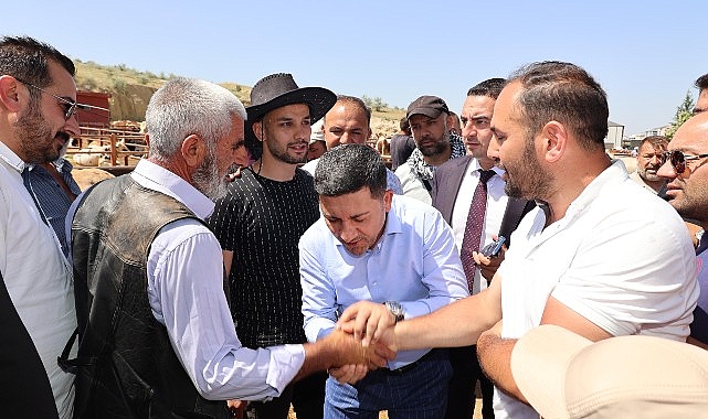 Nevşehir Belediyesi tarafından Kurban Bayramı öncesinde mezarlıklara drone ile gül suyu sıkıldı