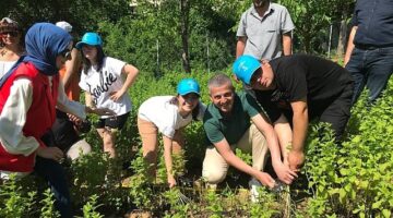 Özel çocuklarımız sebze ve aromatik bitki yetiştiriyor