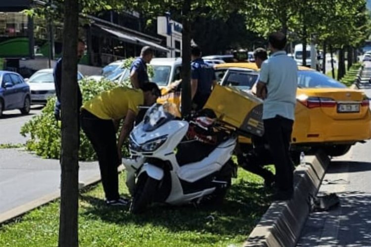 Pendik’te ticari taksi ile motosiklet çarpıştı: 1 yaralı