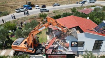 Seferihisar Belediye Başkanı’ndan tartışmalı yıkım kararı