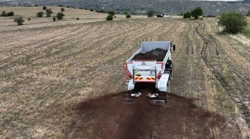 Selçuklu Belediyesi, “Kamyon Üzeri Gübre Dağıtım Makinesi” ile üreticiye bir kolaylık daha sağlayacak