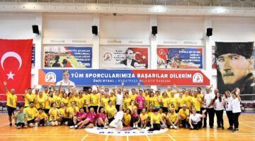 Veteranlar badminton şenliği başladı