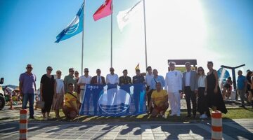 1 Temmuz Denizcilik ve Kabotaj Bayramı etkinlikleri kapsamında Öğretmenler Mahallesi Halk Plajı’nda Mavi Bayrak töreni yapıldı