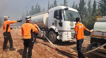 Buca Belediyesi ekipleri Başkan Duman’ın yönetiminde sabaha kadar yangına müdahale etti