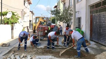 Burhaniye Belediyesi Fen İşleri Müdürlüğü ekipleri, ilçe genelinde yol çalışmalarına aralıksız devam ediyor