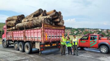 Bursa İnegöl’de orman ürünü taşıyan kamyonlara denetim