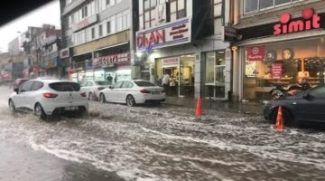 Bursa’da cadde ve sokaklar göle döndü