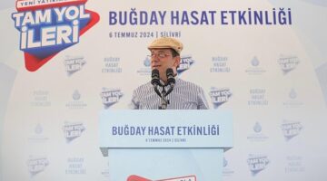 Ekrem İmamoğlu, İstanbul’un iklim ve toprak şartlarına uyumlu yerli buğdayların deneme hasadını, Silivrili çiftçi Ercan Tarladaçalışır ile birlikte yaptı