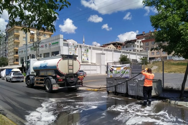 Gebze’de konteynerler dezenfekte ediliyor