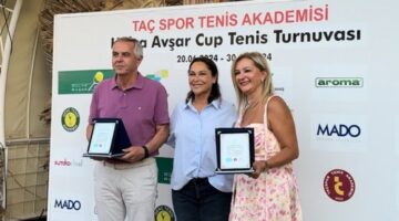 Hülya Avşar Cup’ta ödül zamanı