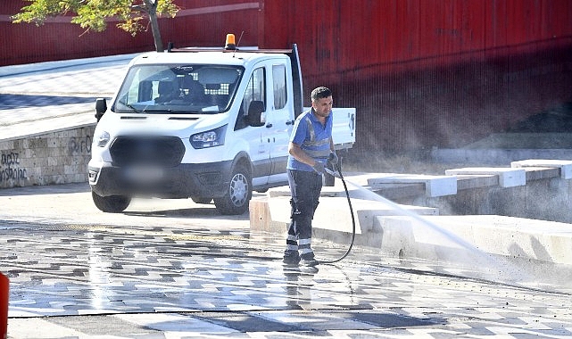 İzmir sokaklarında temizlik seferberliği