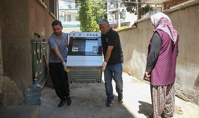 Konak’ta evden eve dayanışma: İkinci El Eşya Hattı