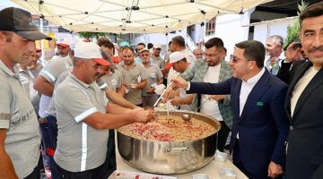 Nevşehir Belediye Başkanı Rasim Arı, Hizmet-İş Sendikası tarafından düzenlenen programda, hem hicri yılbaşı hem de Muharrem ayının başlangıcı dolayısıyla belediye personellerine aşure ikramında bulundu