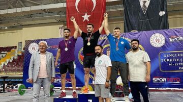 Nevşehir Belediyesi sporcusu Serdar Benli, Gençler Kulüpler Türkiye Halter Şampiyonası’nda toplamda 268 kg kaldırarak Türkiye üçüncüsü olmayı başardı