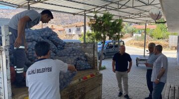 Salihli Belediyesi Gıda Kamyonu Yangın Bölgesinde