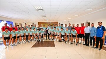 U17 Türkiye Şampiyonası’nda Konya’yı temsil ederek şampiyonada Türkiye ikincisi olan Selçuklu Belediyespor Kulübü U17 Futbol Takımı, Selçuklu Belediye Başkanı Ahmet Pekyatırmacı’yı ziyaret etti