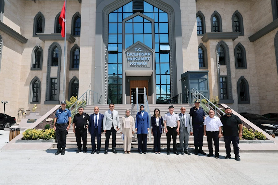 Vali Yiğitbaşı, İscehisar Halk Toplantısında Vatandaşları Dinledi