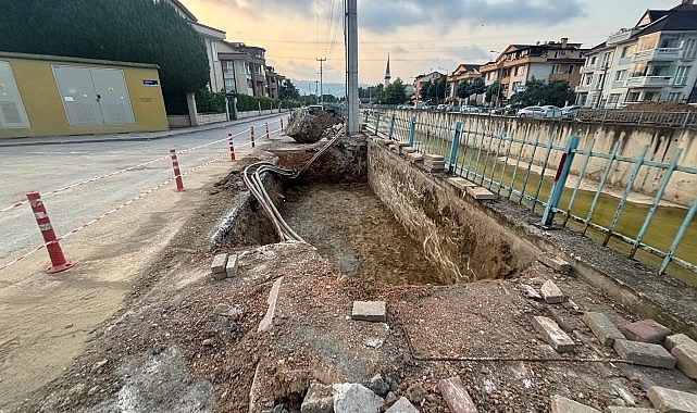 Akarca deresi üzerine yaya köprüsü yapılıyor