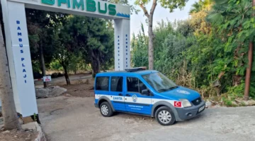 Antalya’da Bambus Plajı’ndan taşıtlar da çekildi!