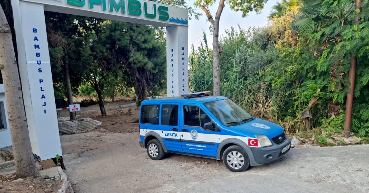 Antalya’da Bambus Plajı’ndan taşıtlar da çekildi!