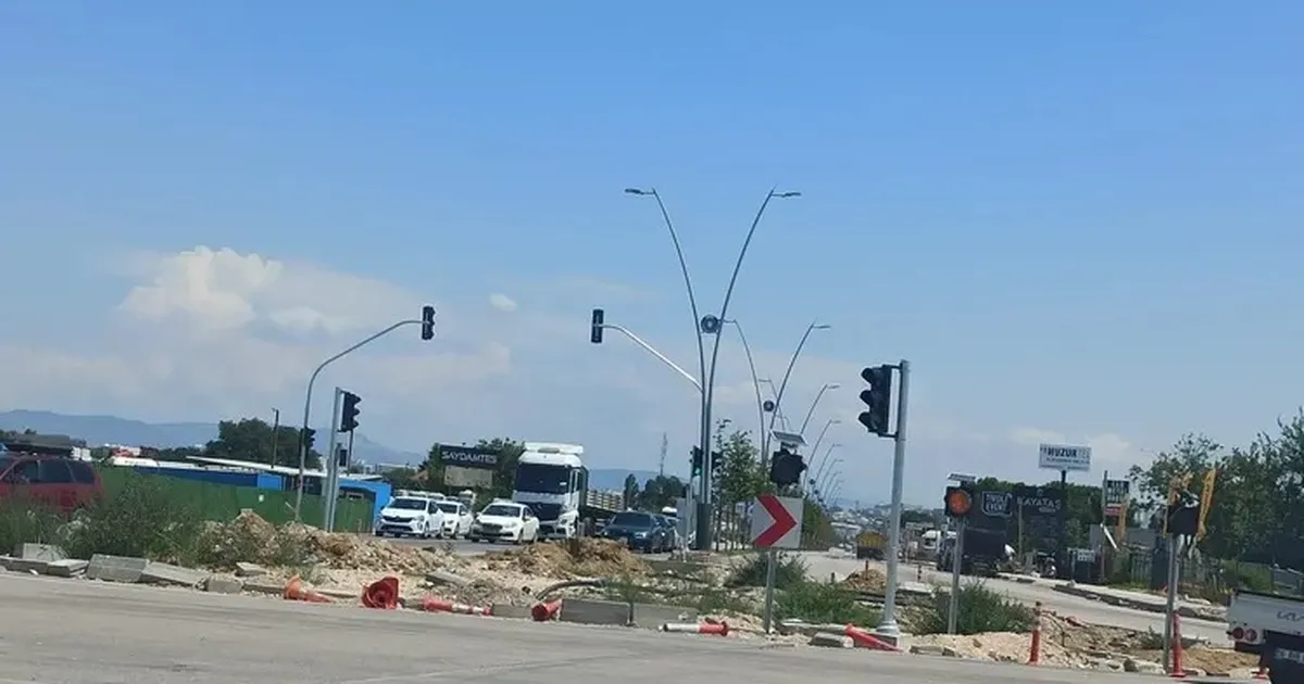 Bitmeyen Çalı Kavşağı trafikte zor  anlara neden oluyor