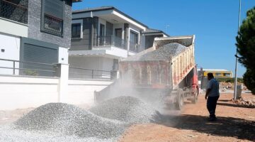 Didim Belediyesi Fen İşleri Müdürlüğü ekipleri yol yapım çalışmalarını tüm hızıyla sürdürüyor