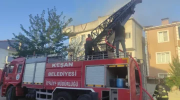 Edirne Keşan’da apartman çatısında yangın