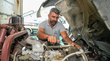 Gaziemir Belediyesi araçlarını atölyelerinde tamir ederek tasarruf sağlıyor