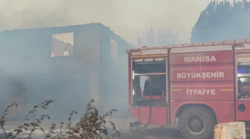 Gördes’te yangınla mücadele sürüyor