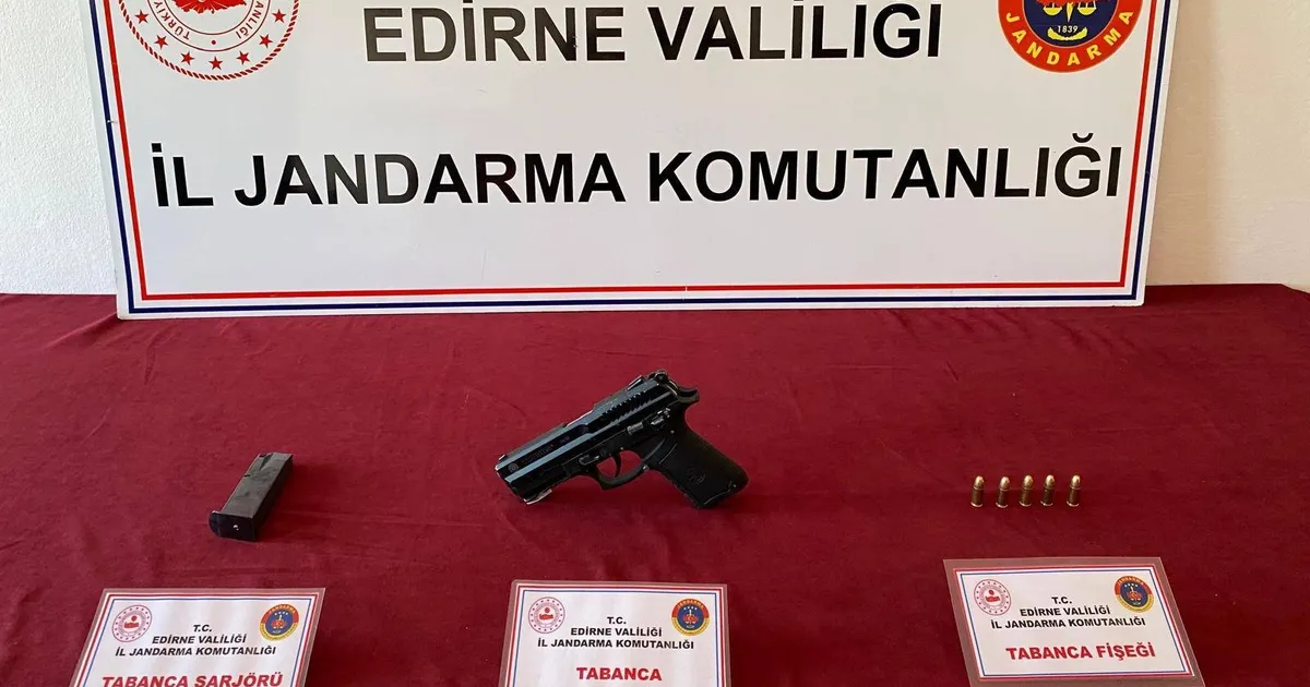 Jandarma Edirne’de tabanca ele geçirdi