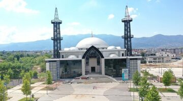 Kartepe Kent Meydanı Camii’nde hummalı çalışma