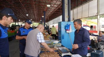 Melikgazi Belediyesi zabıta ekipleri pazar denetimi yaptı